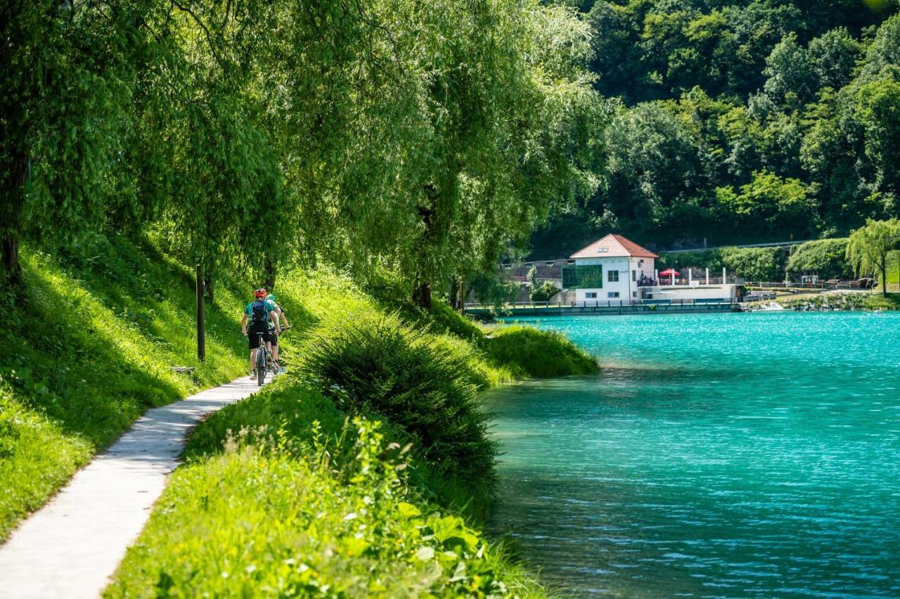 House By The Lake Most na Soči Buitenkant foto